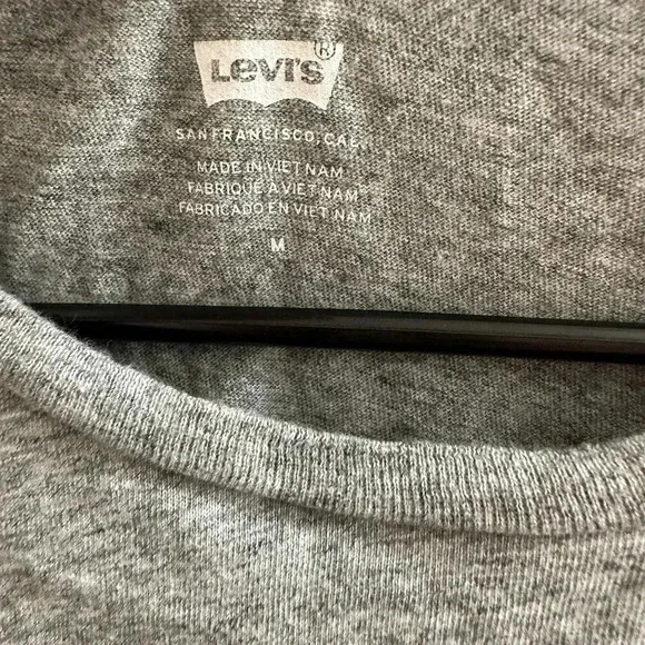 Women’s Levi’s short sleeve shirt womens M basic top medium grey summer casual - Picture 2 of 3